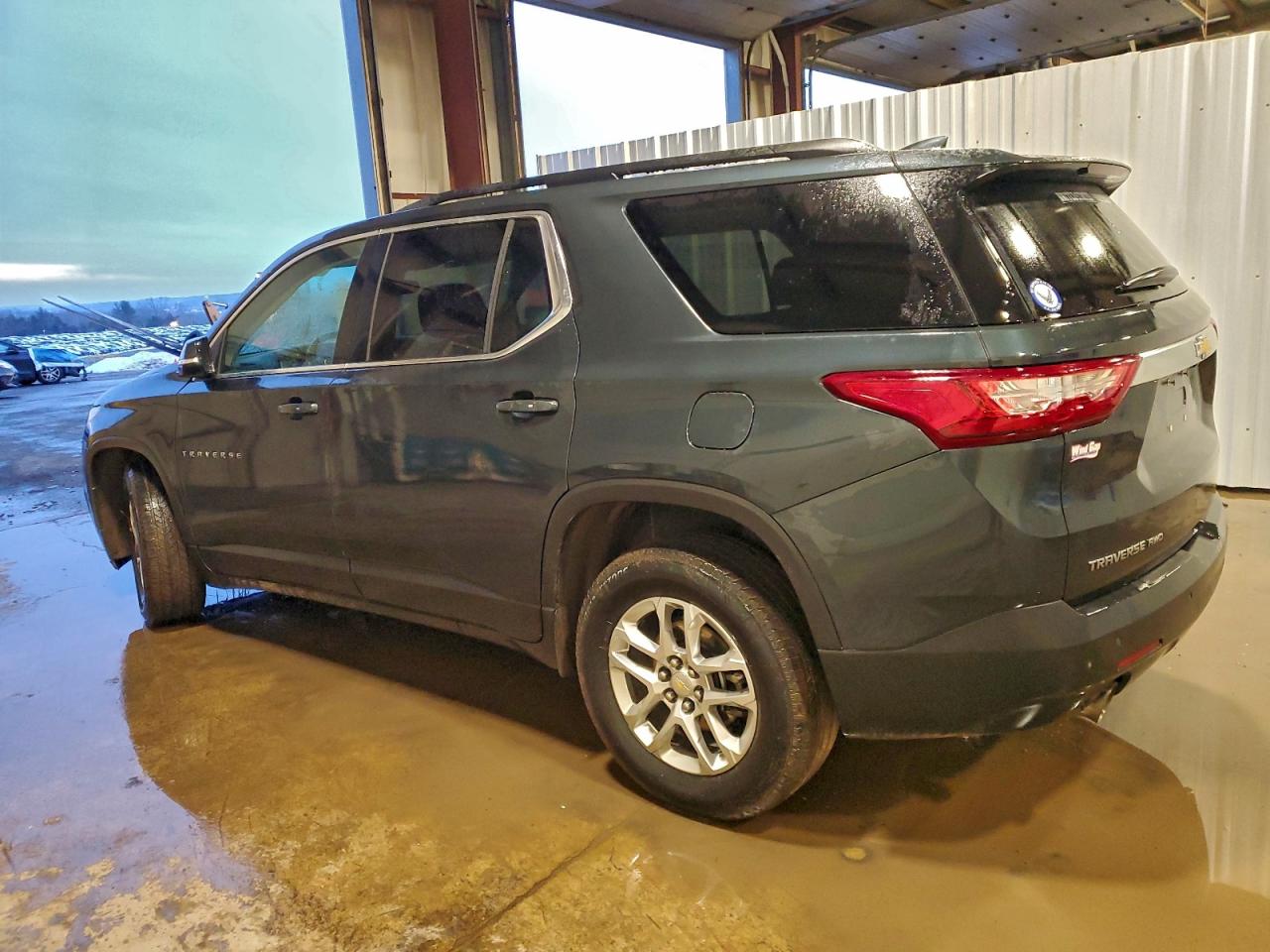 2020 CHEVROLET TRAVERSE LT photo 2