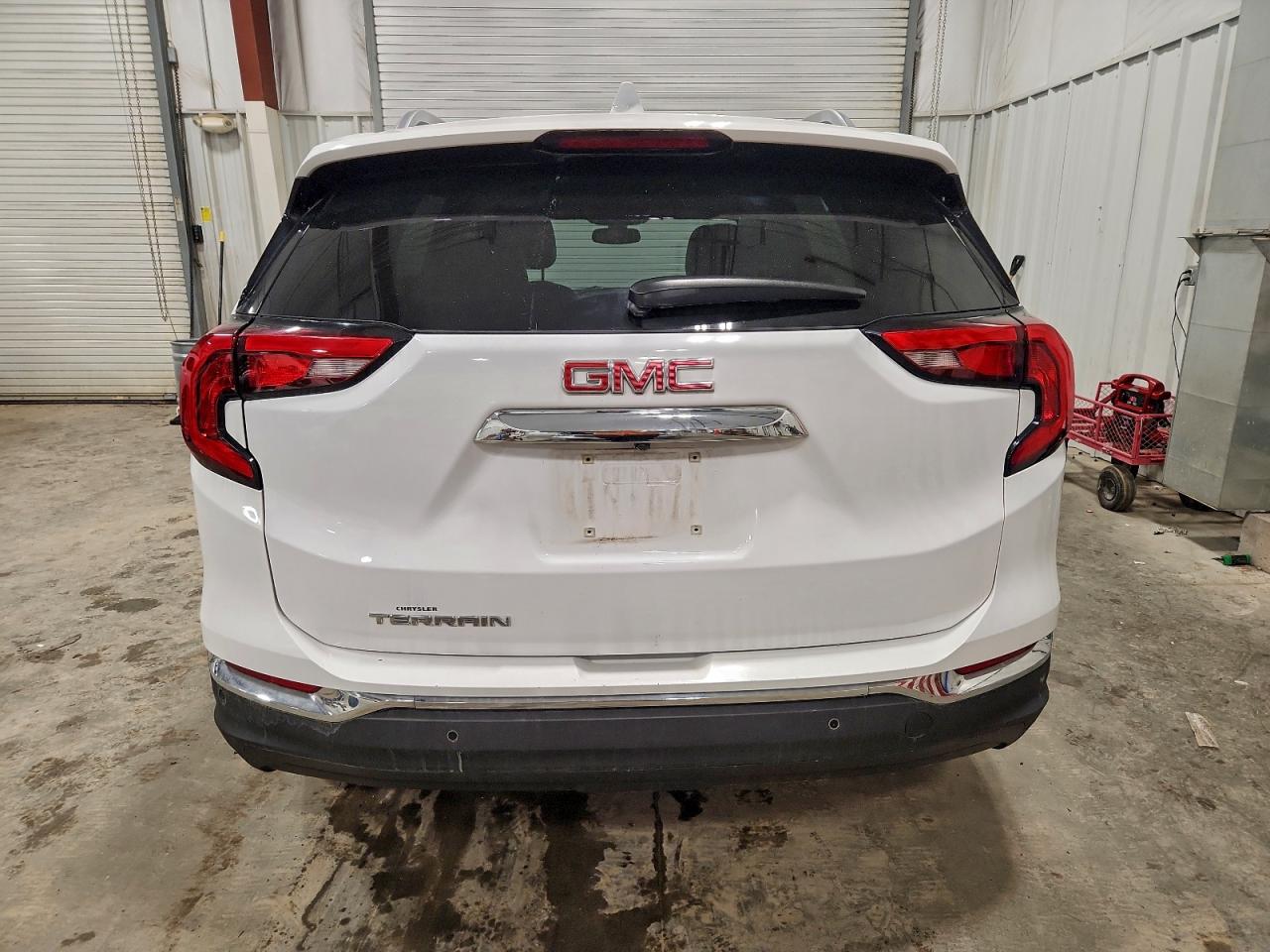 2018 GMC TERRAIN SLT photo 6