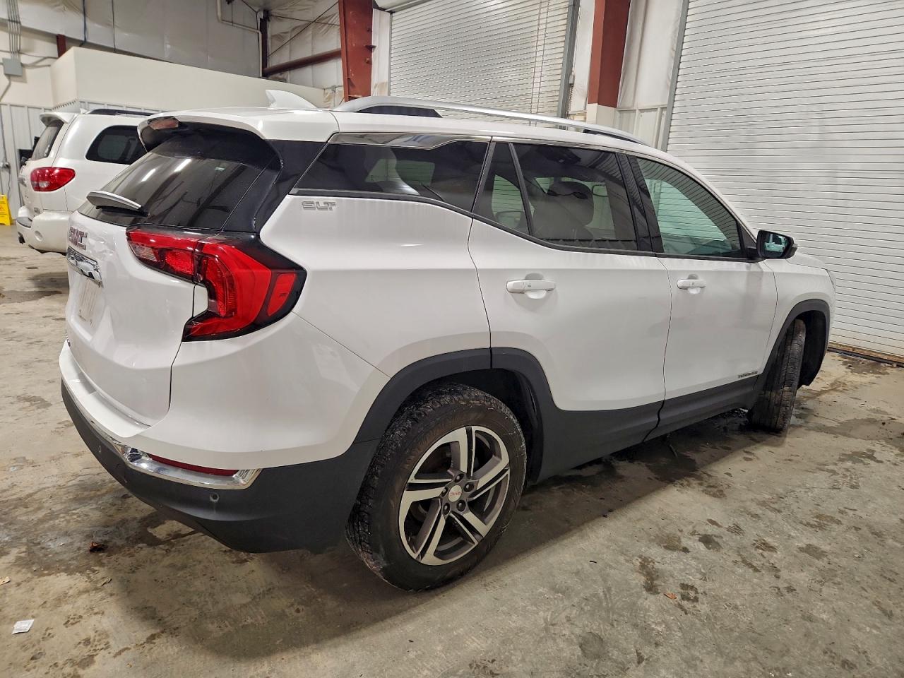 2018 GMC TERRAIN SLT photo 3