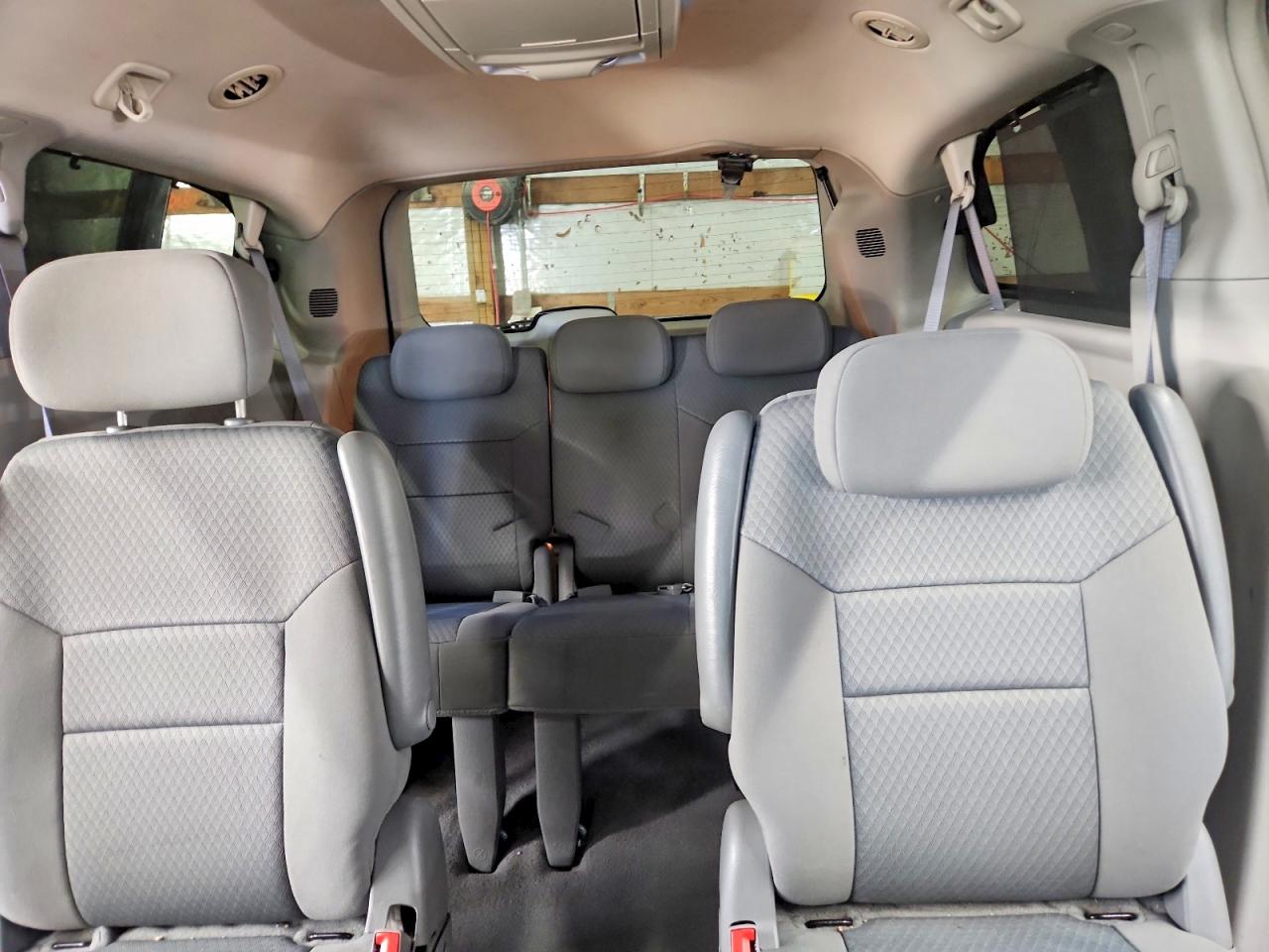 2010 CHRYSLER TOWN & COUNTRY TOURING photo 19