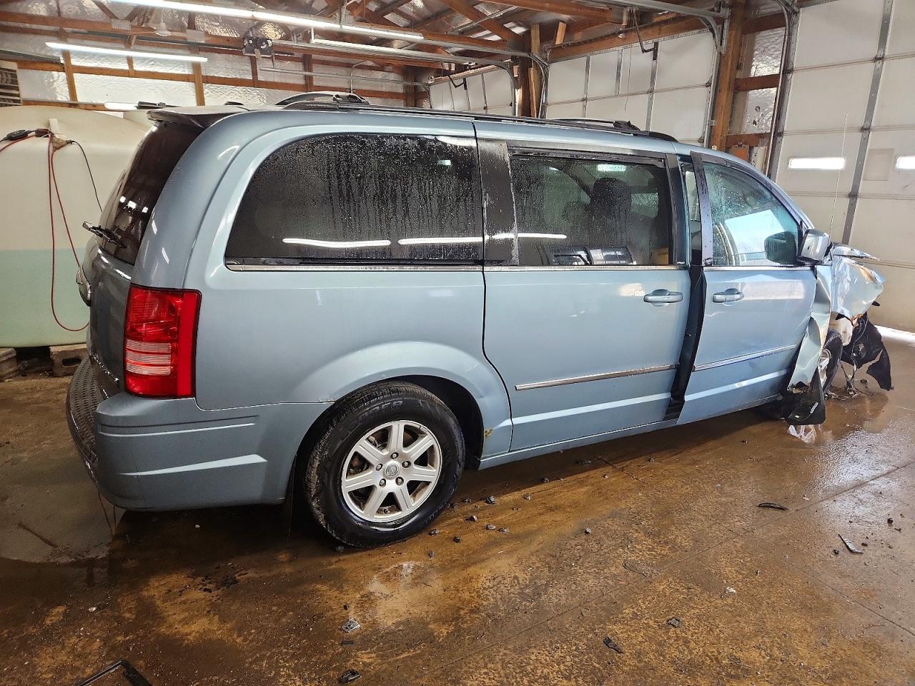 2010 CHRYSLER TOWN & COUNTRY TOURING photo 5