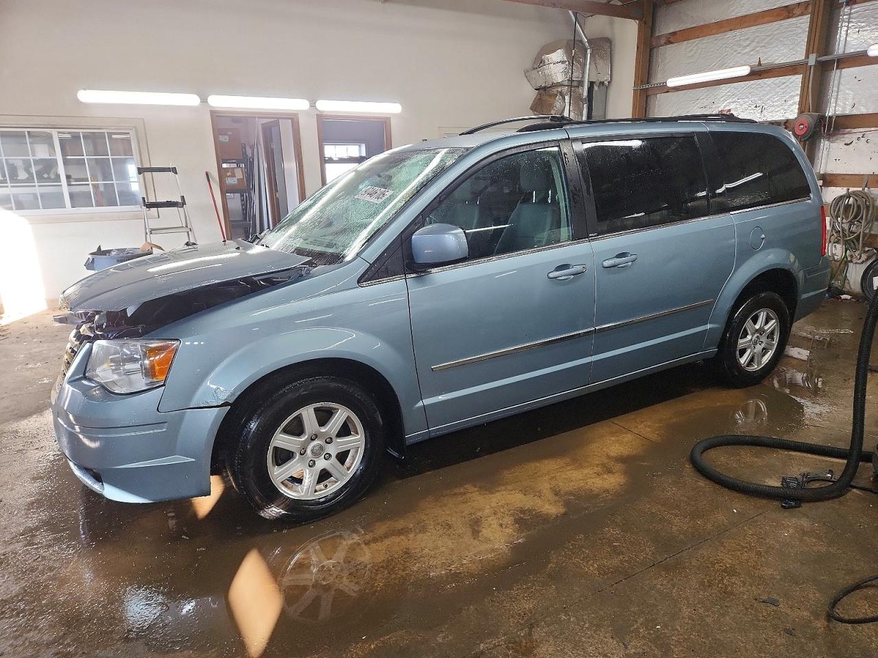 2010 CHRYSLER TOWN & COUNTRY