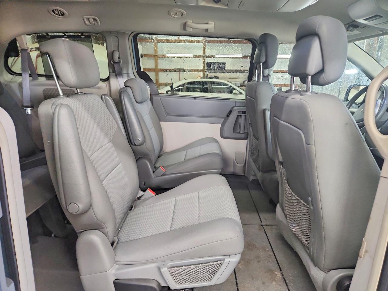 2010 CHRYSLER TOWN & COUNTRY TOURING photo 21