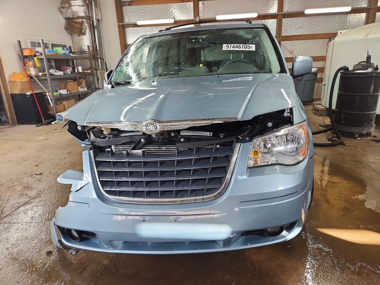 2010 CHRYSLER TOWN & COUNTRY TOURING photo 9