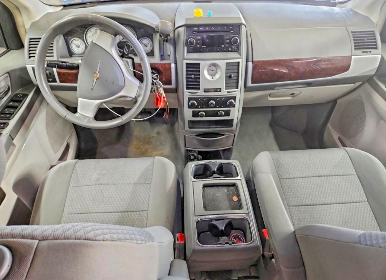 2010 CHRYSLER TOWN & COUNTRY TOURING photo 15