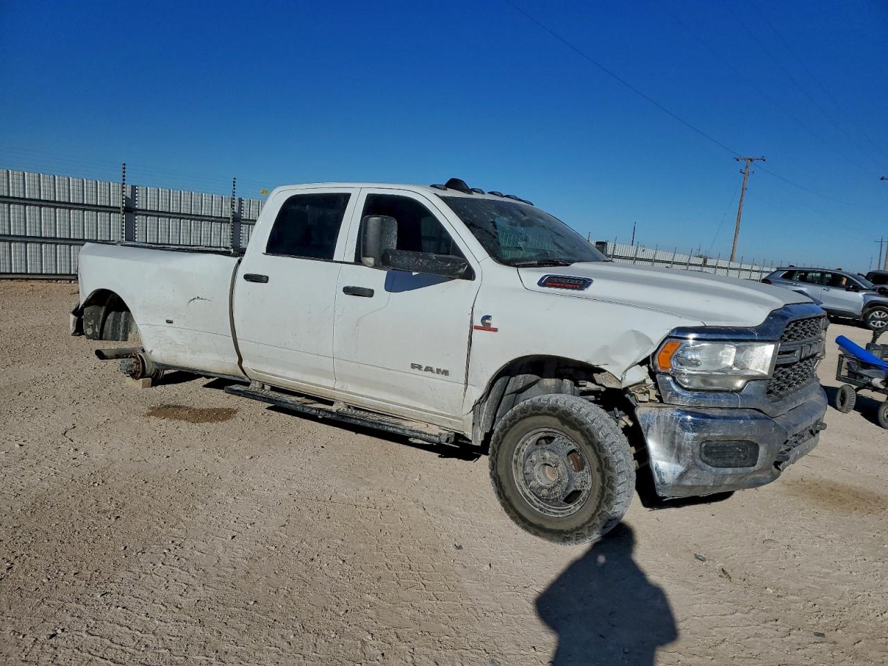 2022 RAM 3500 TRADESMAN photo 4