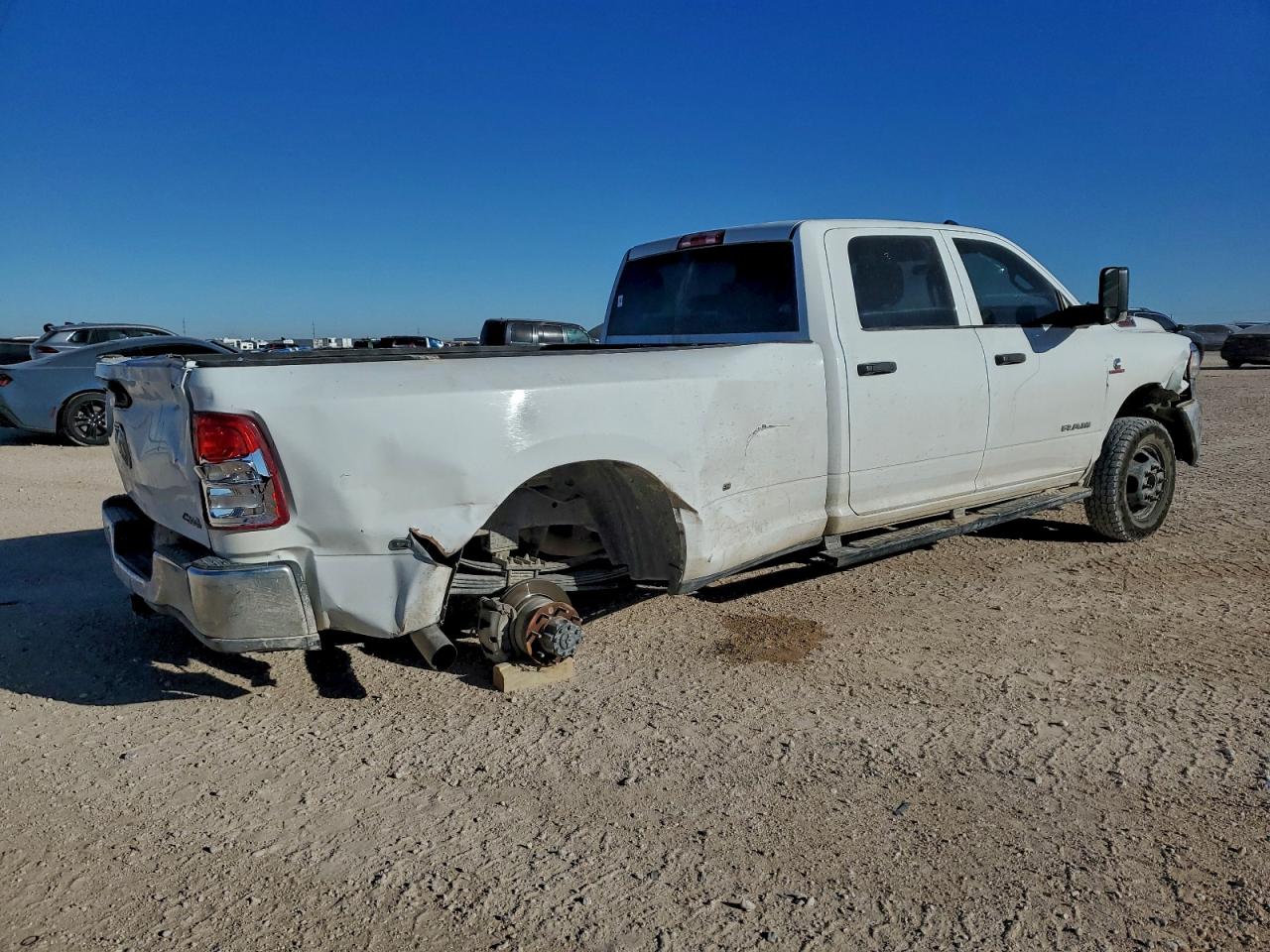 2022 RAM 3500 TRADESMAN photo 3