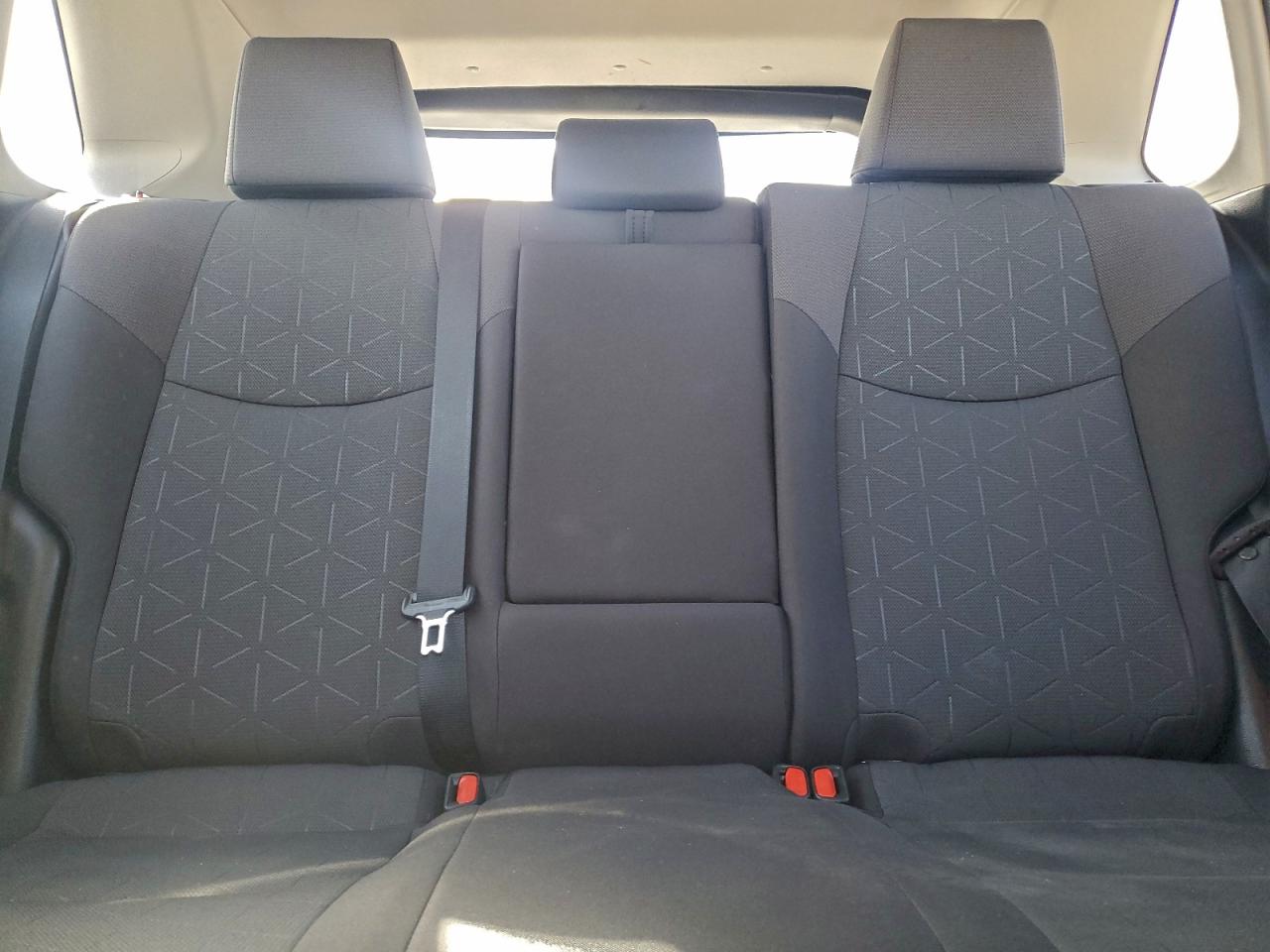 2019 TOYOTA RAV4 XLE photo 10