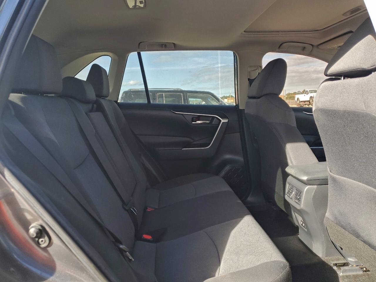 2019 TOYOTA RAV4 XLE photo 11