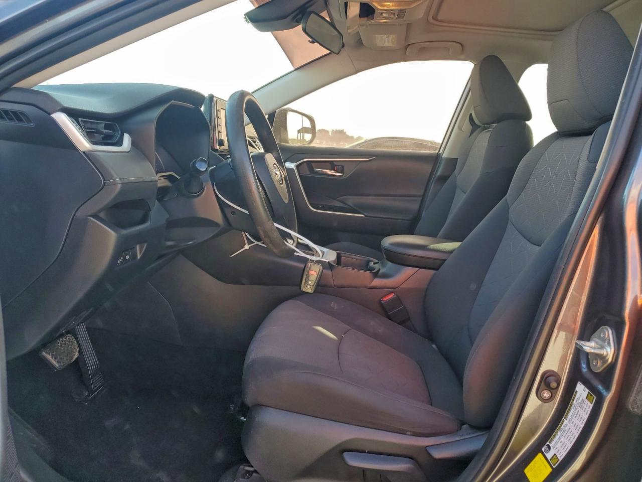 2019 TOYOTA RAV4 XLE photo 7
