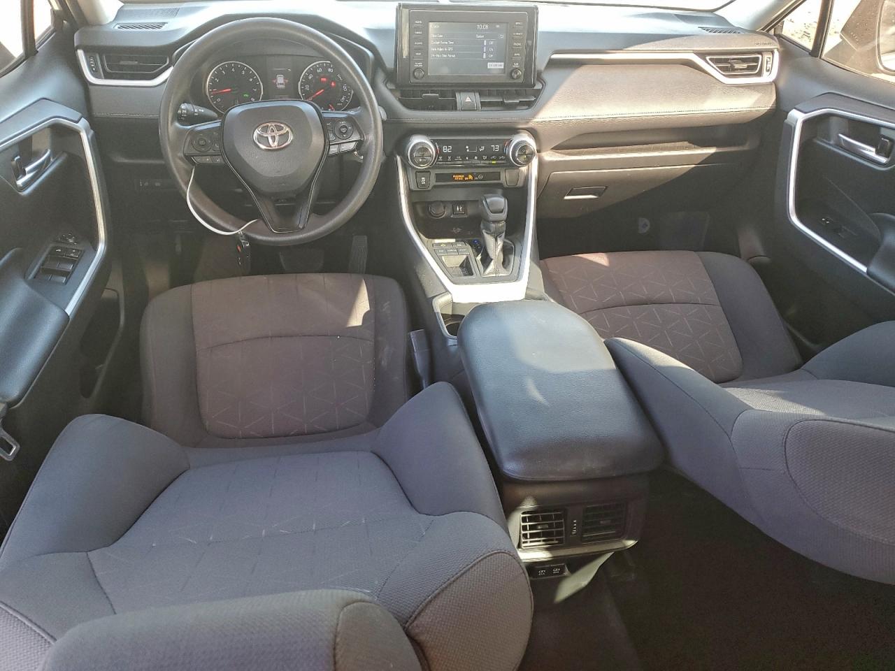 2019 TOYOTA RAV4 XLE photo 8