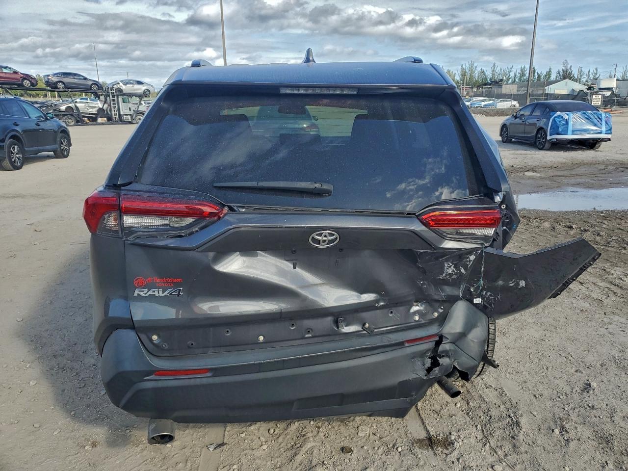 2019 TOYOTA RAV4 XLE photo 6