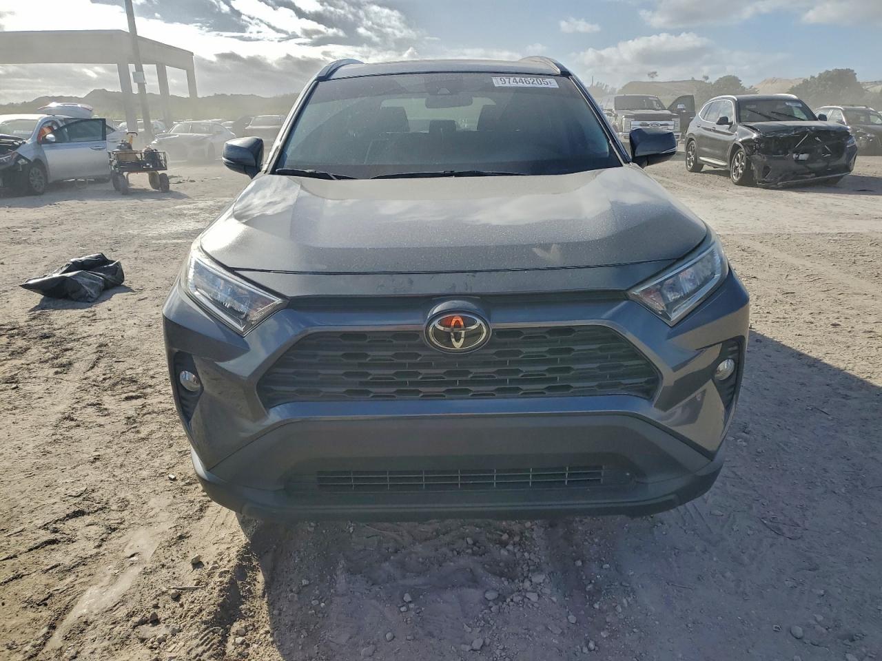 2019 TOYOTA RAV4 XLE photo 5