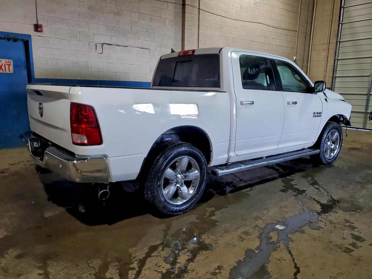 2017 RAM 1500 SLT photo 3