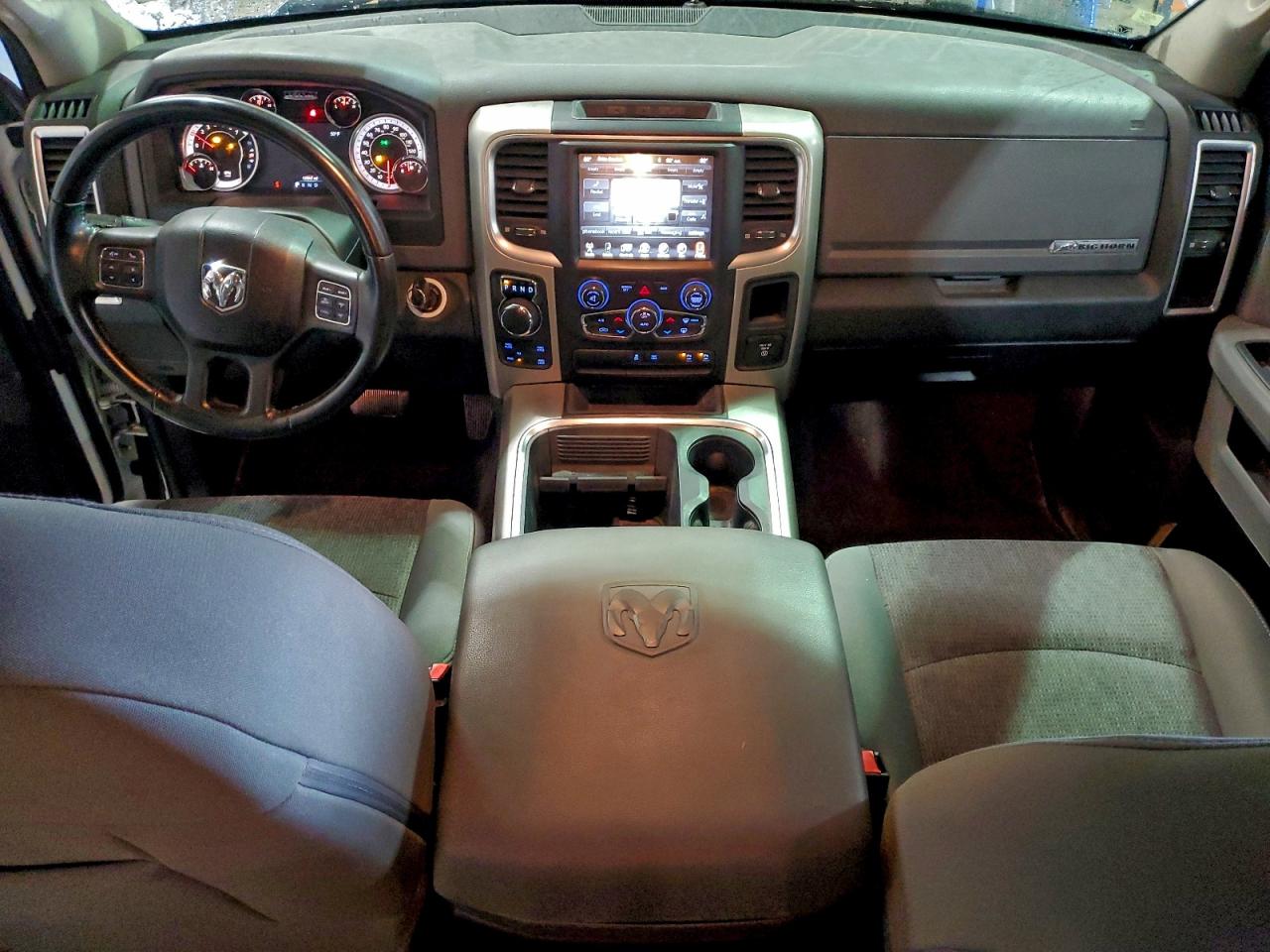 2017 RAM 1500 SLT photo 8