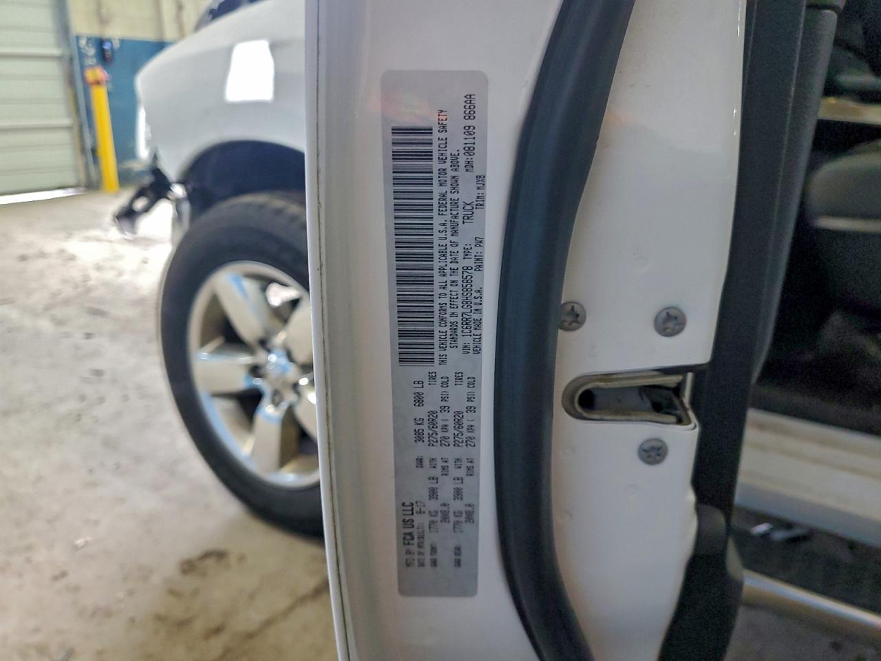 2017 RAM 1500 SLT photo 13