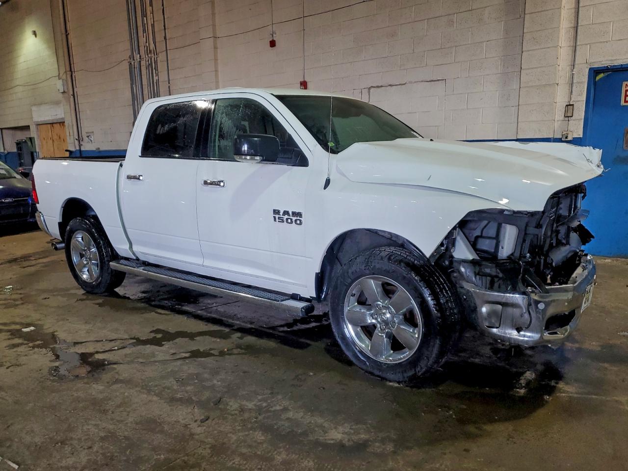 2017 RAM 1500 SLT photo 4