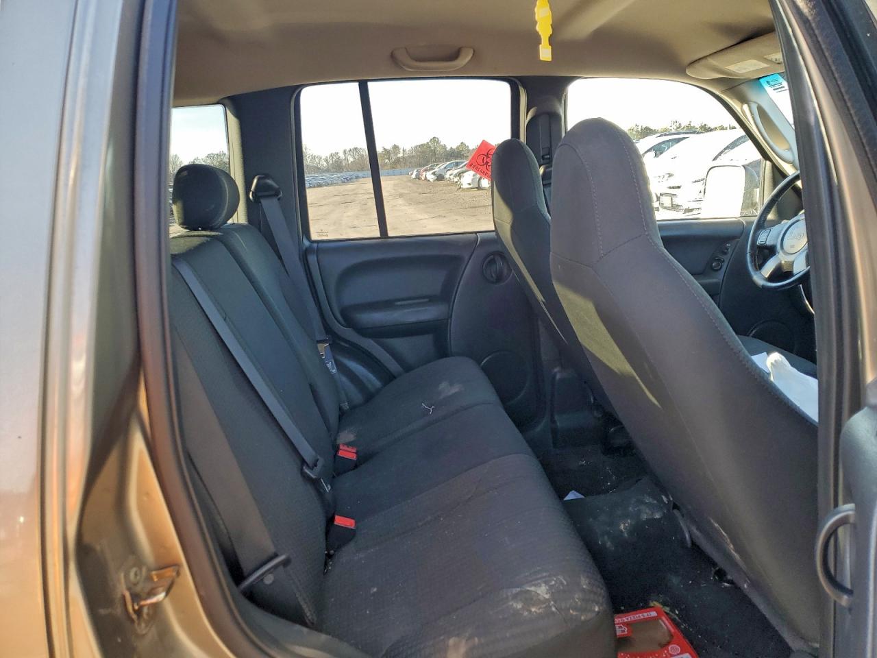 2004 JEEP LIBERTY SPORT photo 11