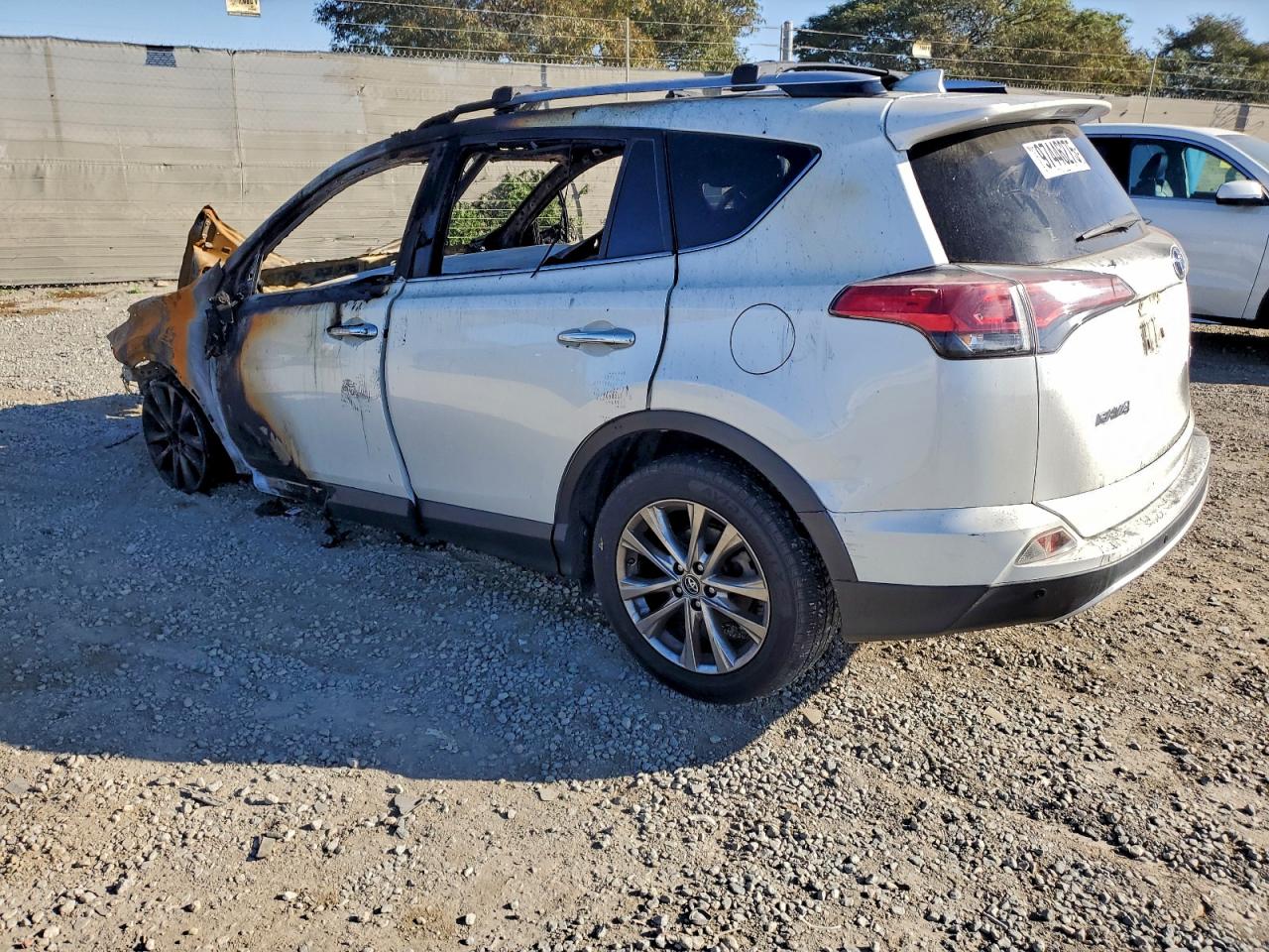2016 TOYOTA RAV4 LIMITED photo 2