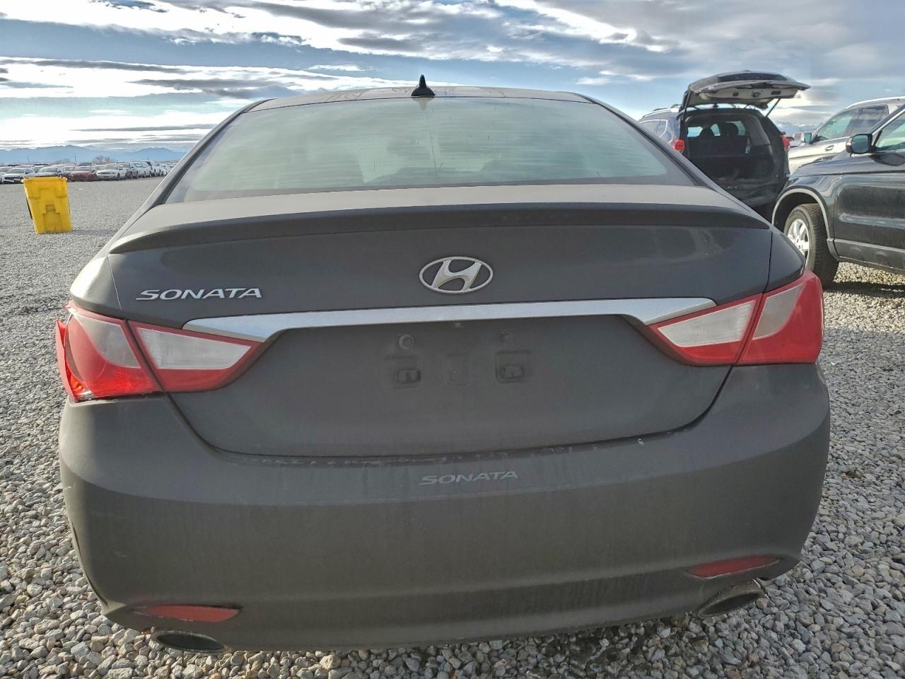 2013 HYUNDAI SONATA SE photo 6