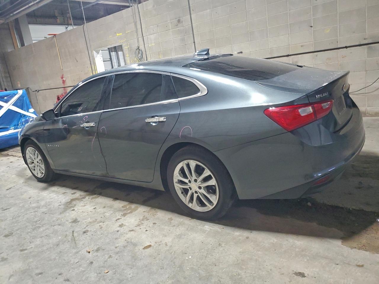2017 CHEVROLET MALIBU LT photo 2