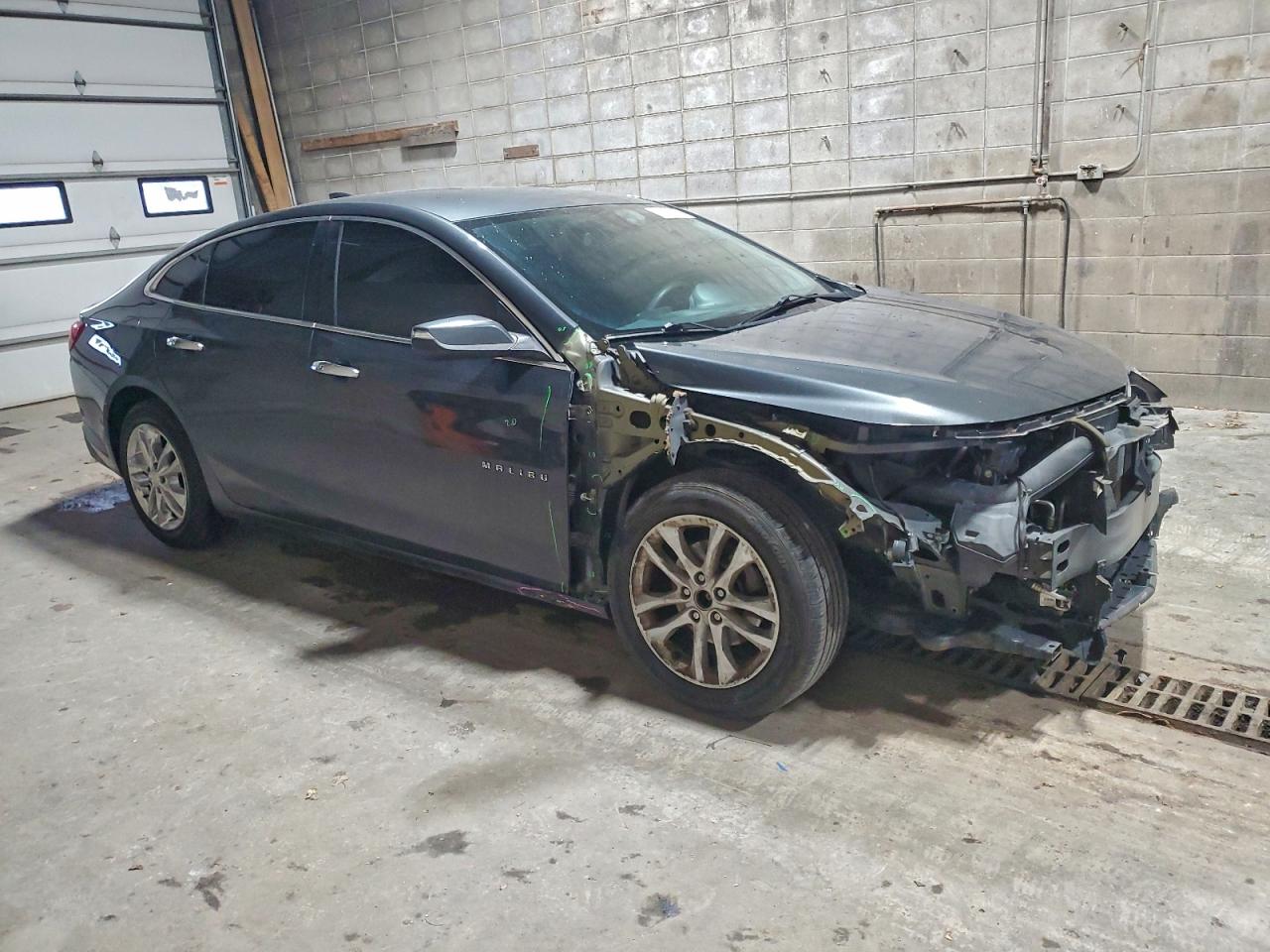 2017 CHEVROLET MALIBU LT photo 4