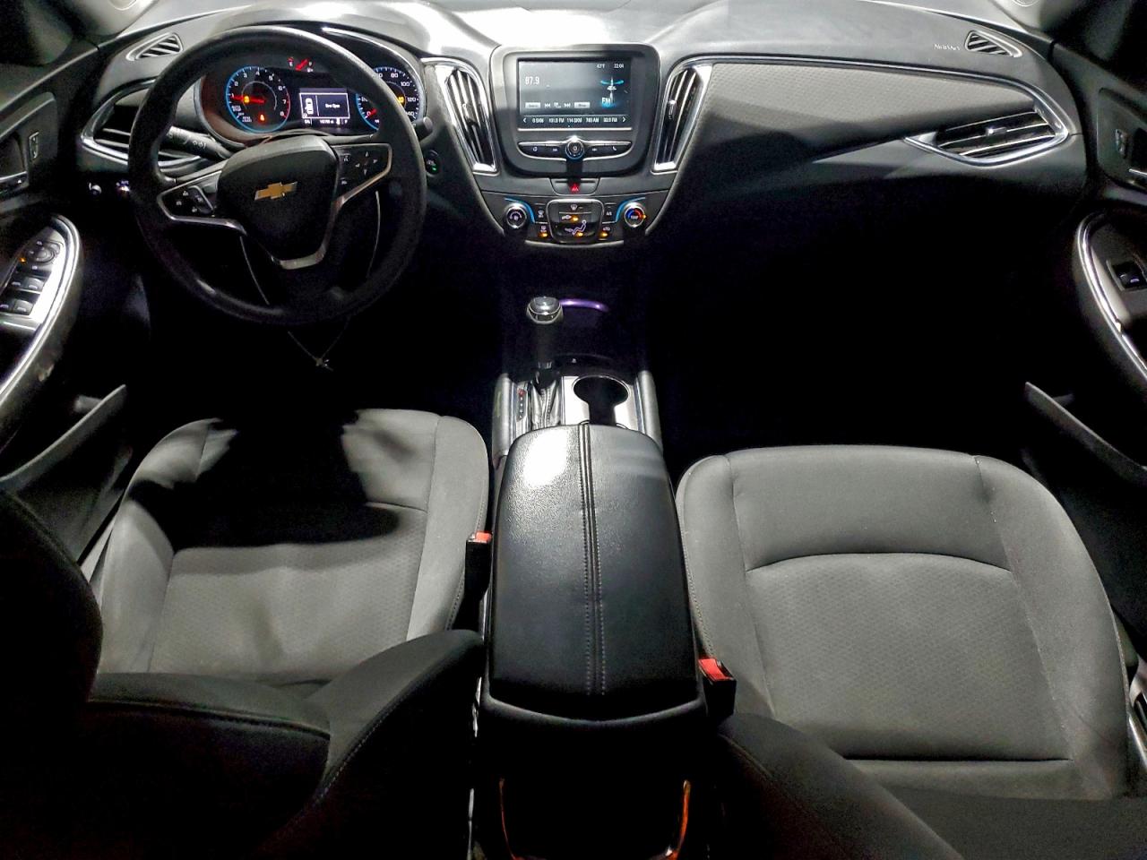 2017 CHEVROLET MALIBU LT photo 8