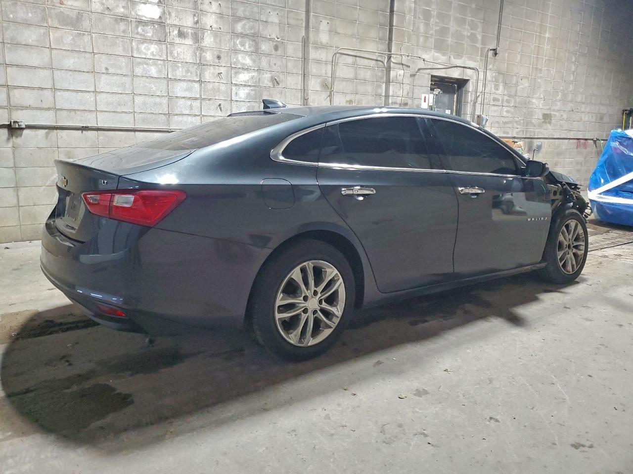 2017 CHEVROLET MALIBU LT photo 3