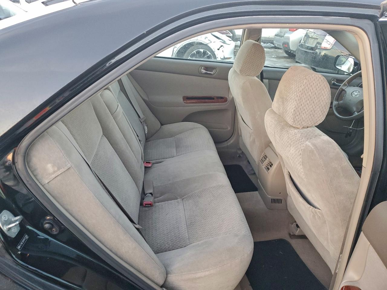 2004 TOYOTA CAMRY LE photo 10