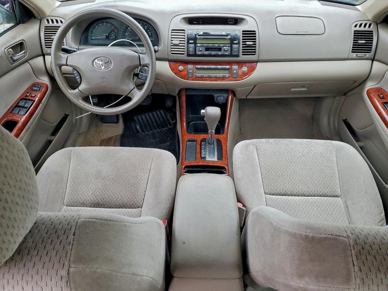 2004 TOYOTA CAMRY LE photo 8