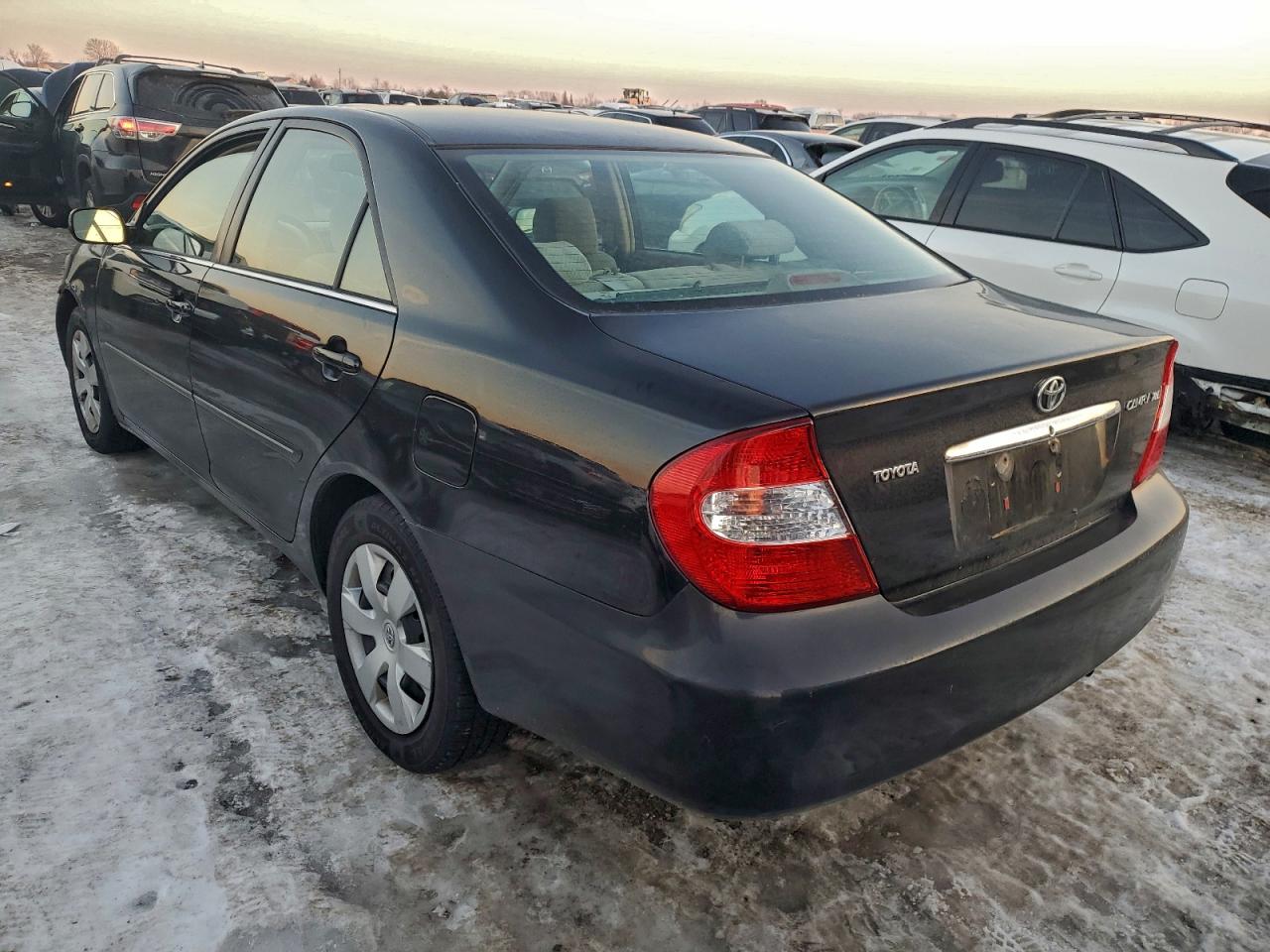 2004 TOYOTA CAMRY LE photo 2