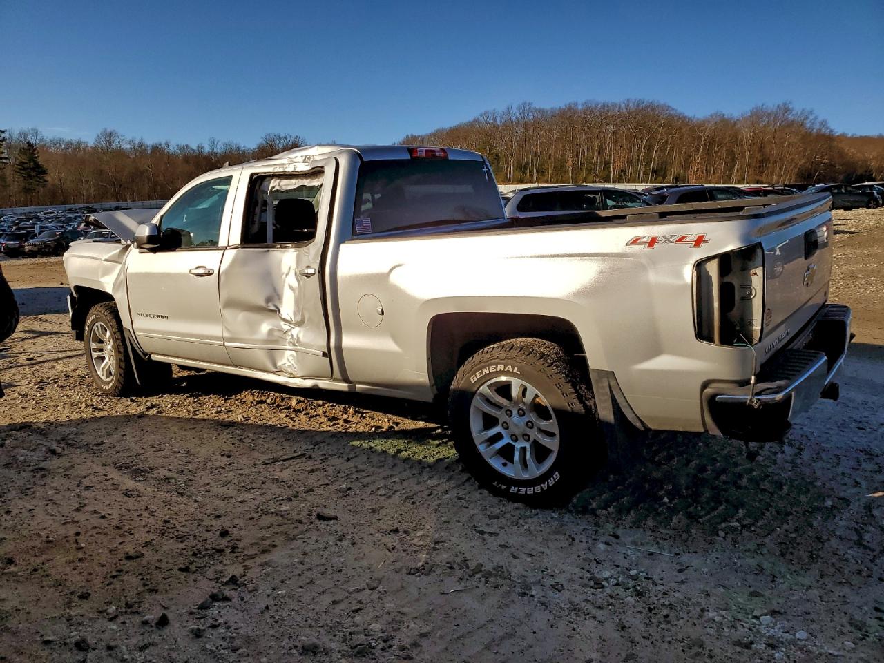 2015 CHEVROLET SILVERADO K1500 LT photo 2