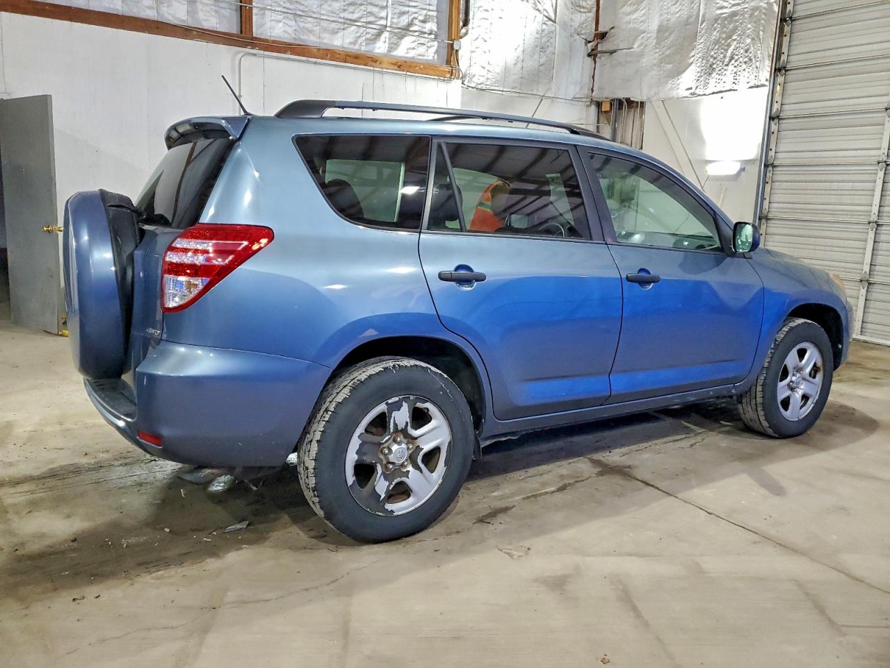 2011 TOYOTA RAV4 photo 3