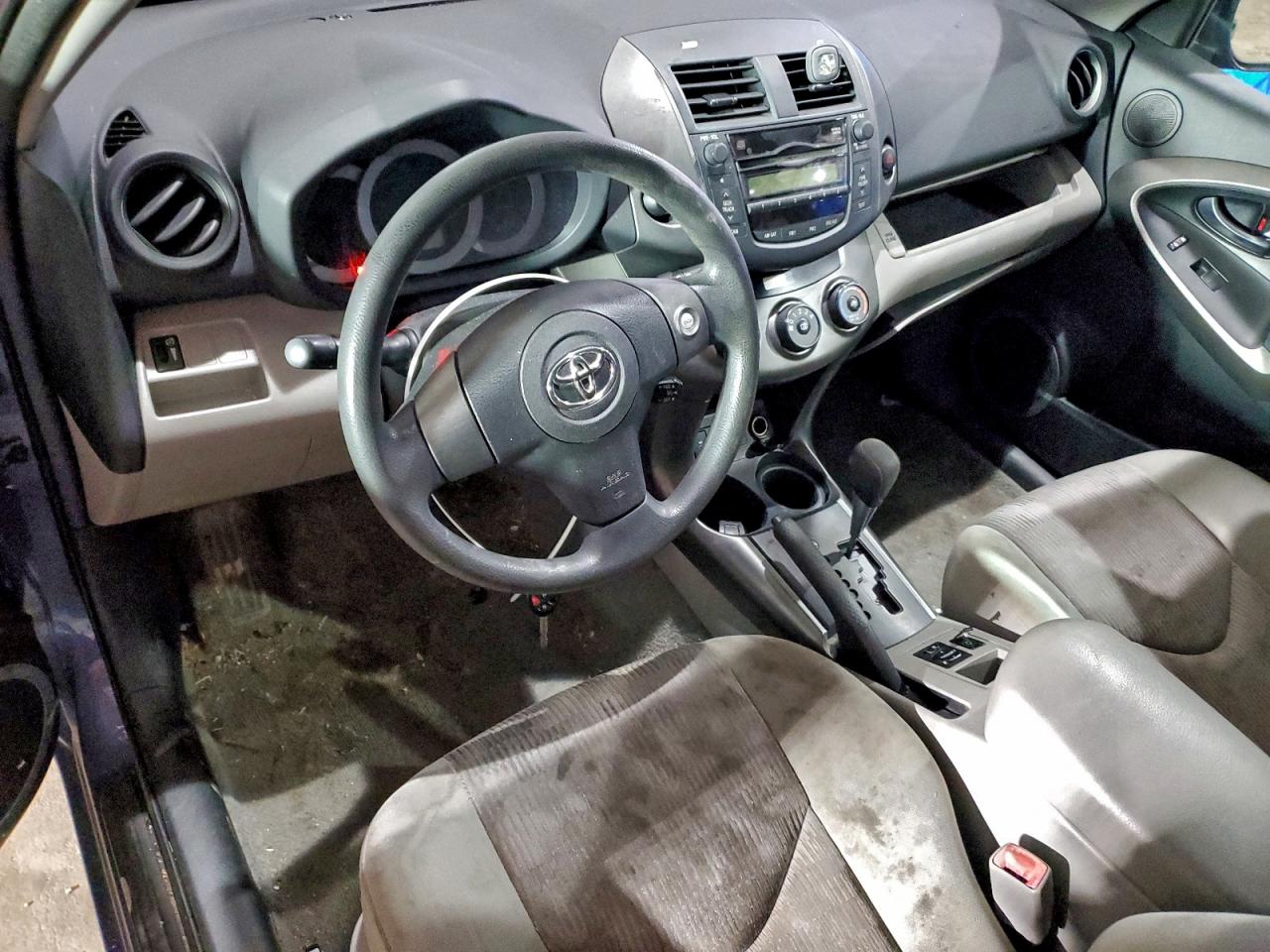 2011 TOYOTA RAV4 photo 8