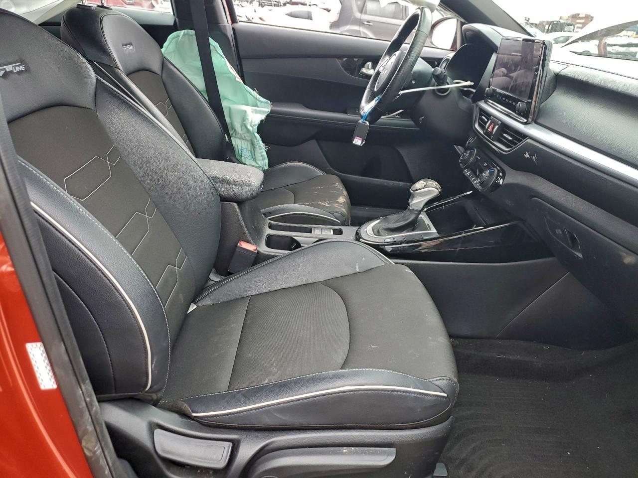 2023 KIA FORTE GT LINE photo 7