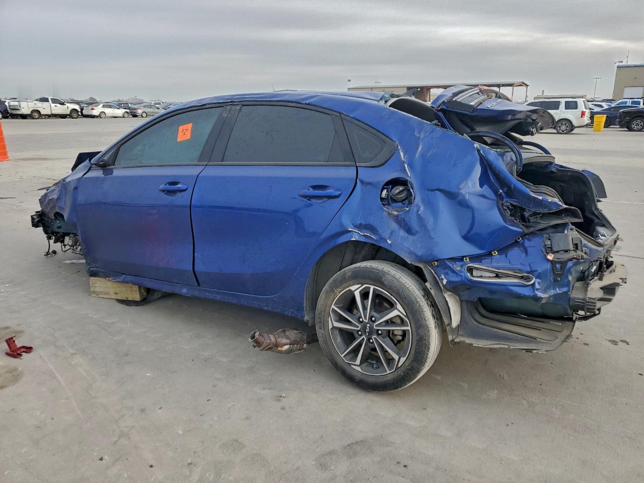 2023 KIA FORTE LX photo 2