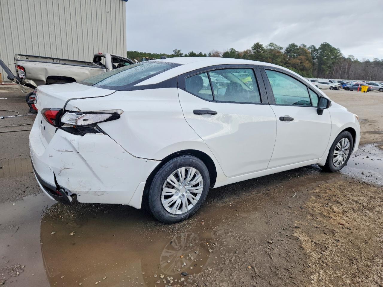 2020 NISSAN VERSA S photo 3