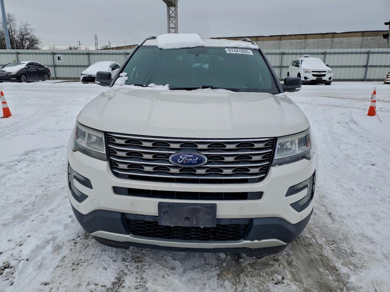 2016 FORD EXPLORER XLT photo 5