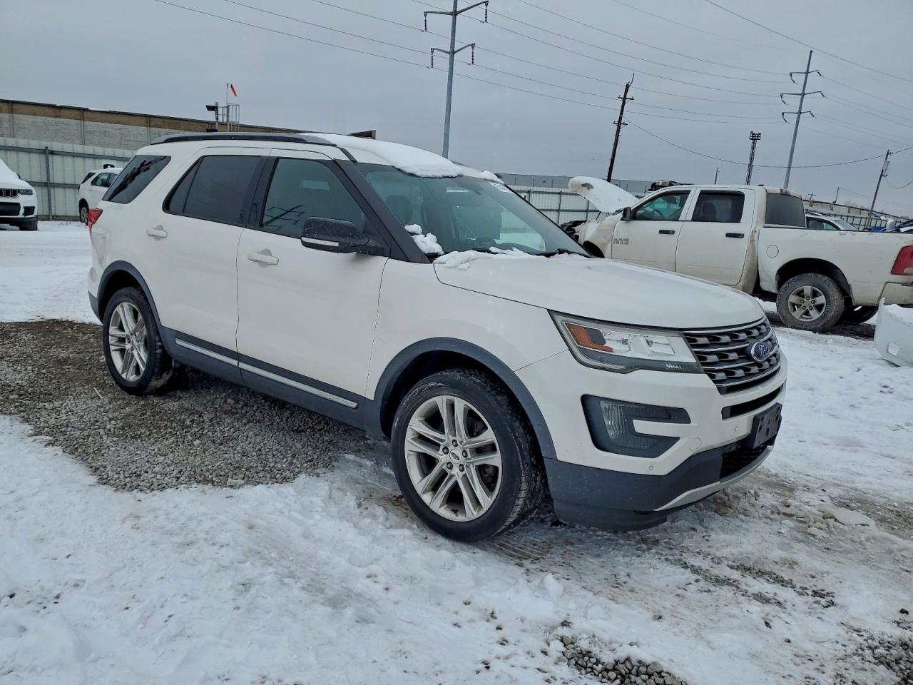2016 FORD EXPLORER XLT photo 4