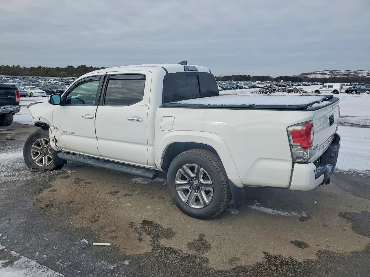 2017 TOYOTA TACOMA DOUBLE CAB photo 2