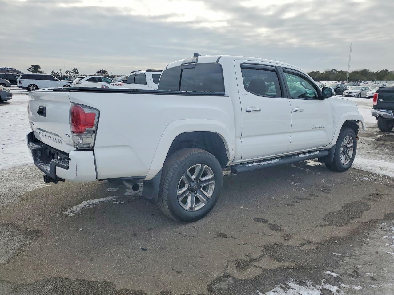 2017 TOYOTA TACOMA DOUBLE CAB photo 3