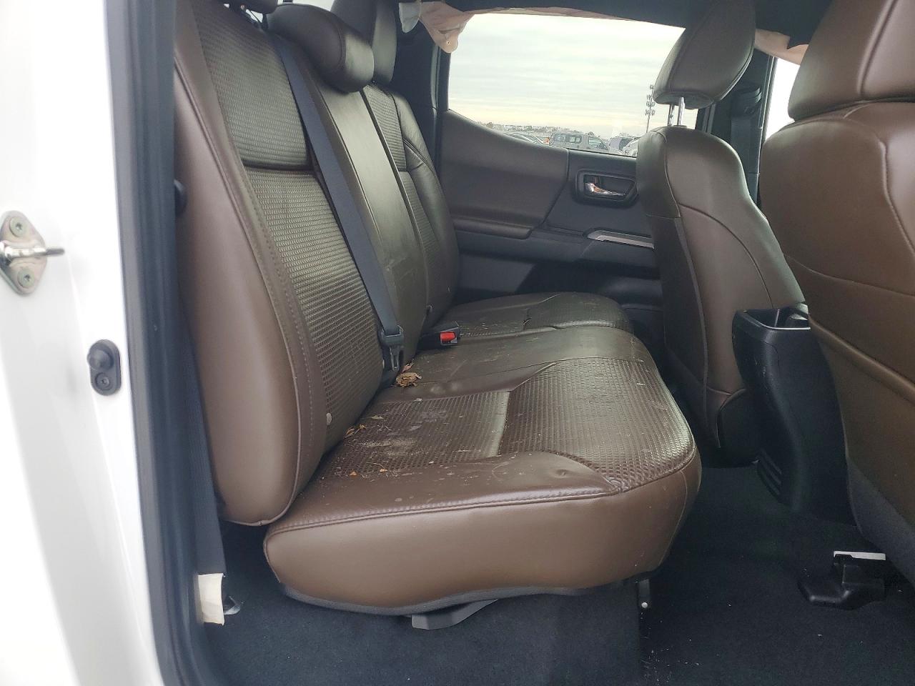 2017 TOYOTA TACOMA DOUBLE CAB photo 10