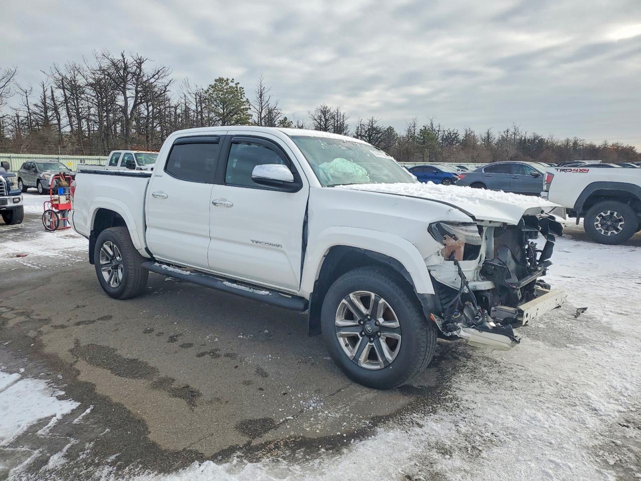 2017 TOYOTA TACOMA DOUBLE CAB photo 4
