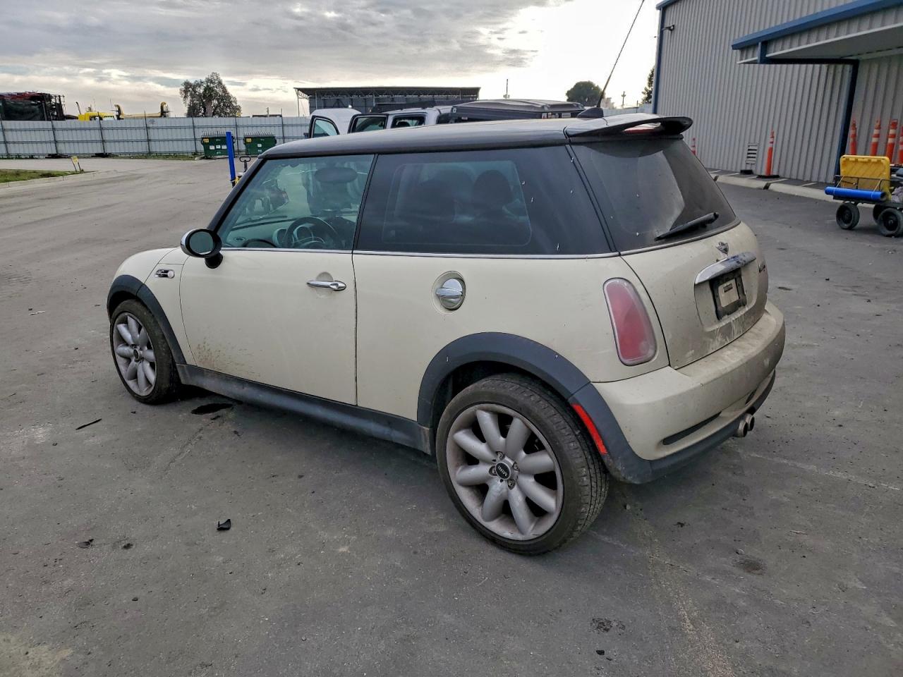 2005 MINI COOPER S photo 2