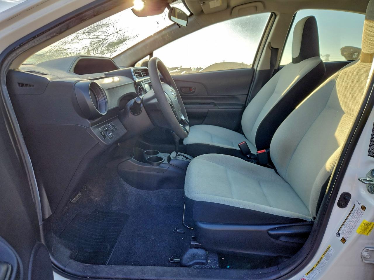 2018 TOYOTA PRIUS C photo 7