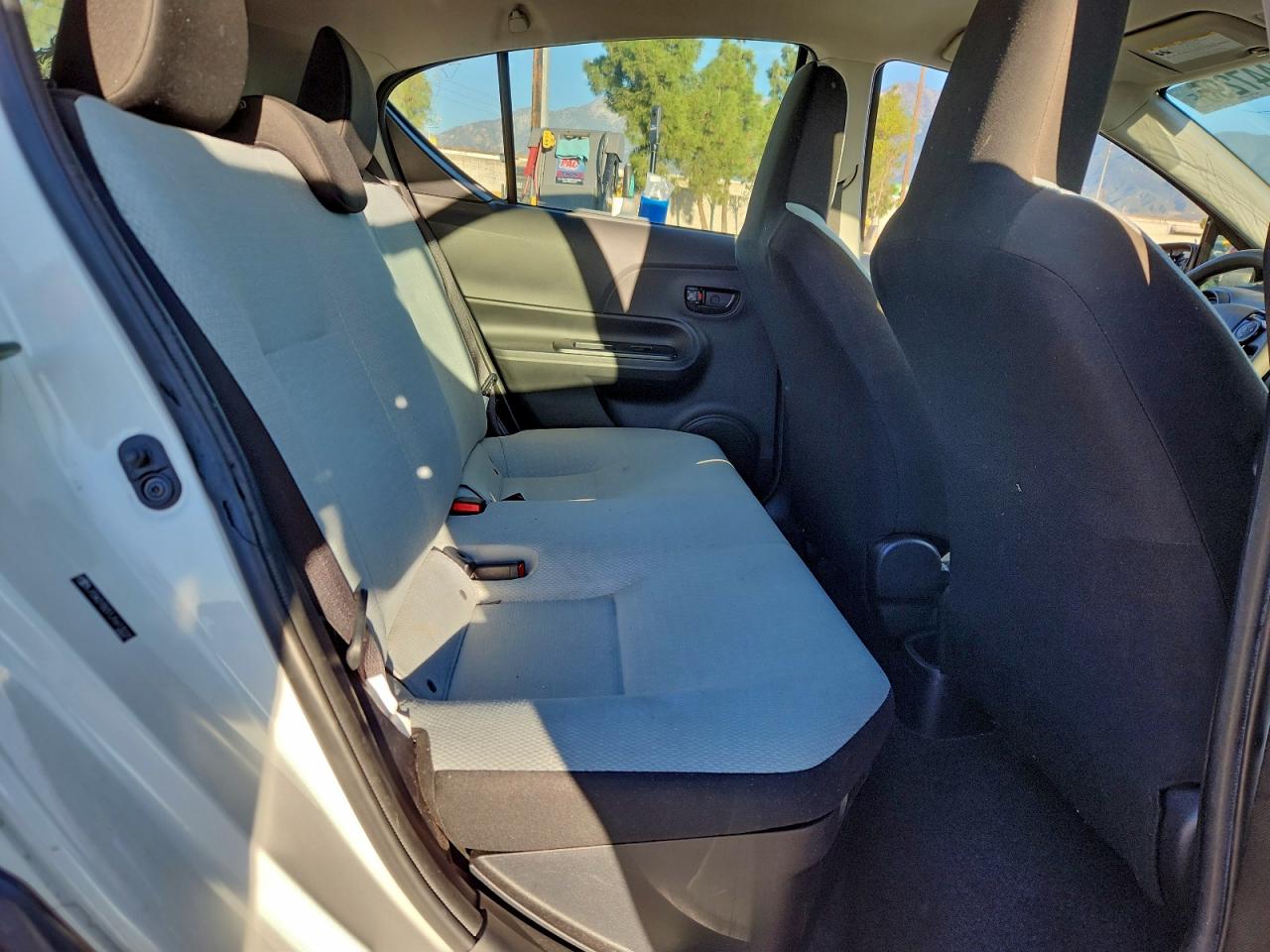 2018 TOYOTA PRIUS C photo 10