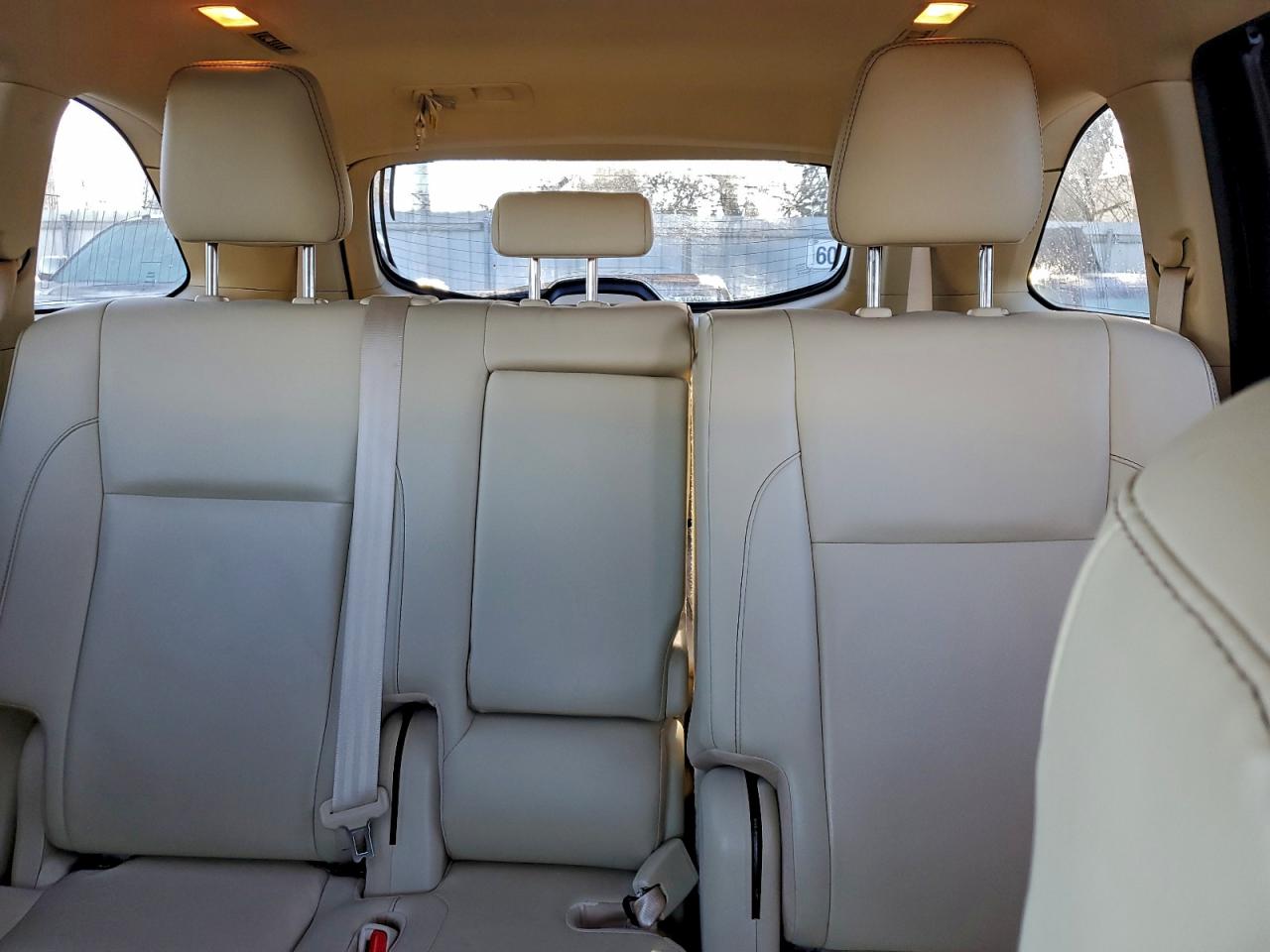 2019 TOYOTA HIGHLANDER SE photo 10