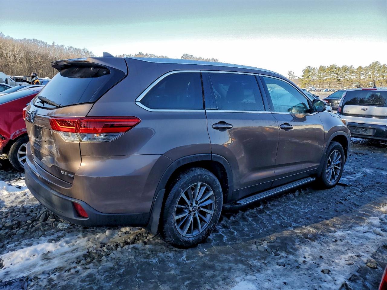 2019 TOYOTA HIGHLANDER SE photo 3