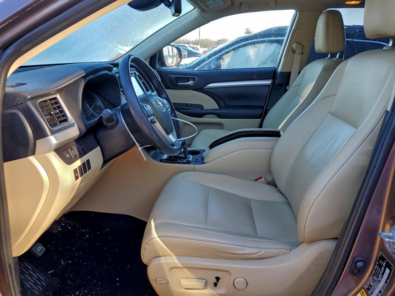 2019 TOYOTA HIGHLANDER SE photo 7