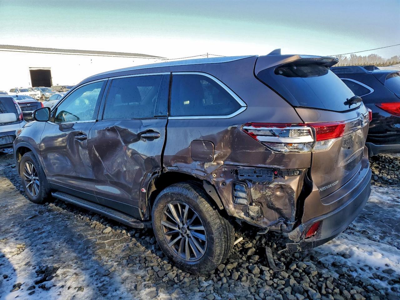 2019 TOYOTA HIGHLANDER SE photo 2
